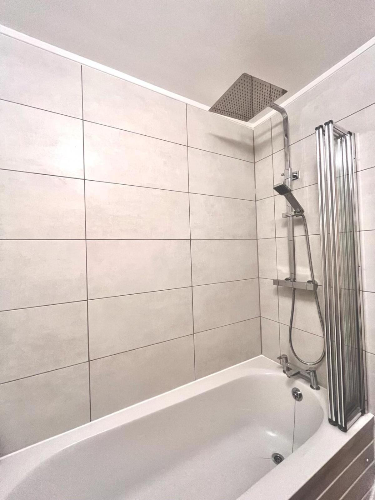 Flat - Good Access To And More! * Londres